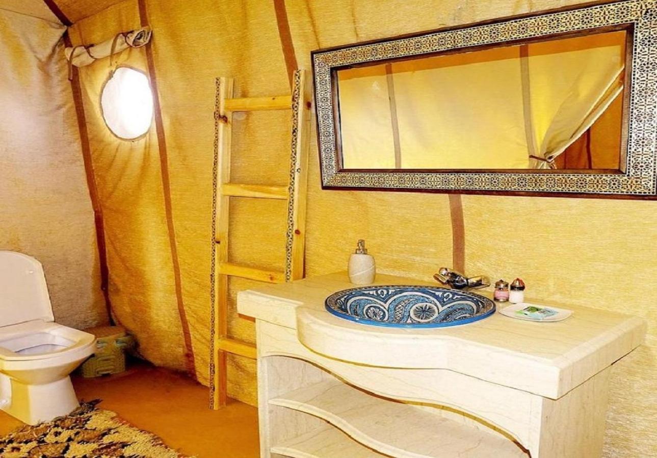 Готель Desert Luxury Tented & Activities Adrouine Екстер'єр фото