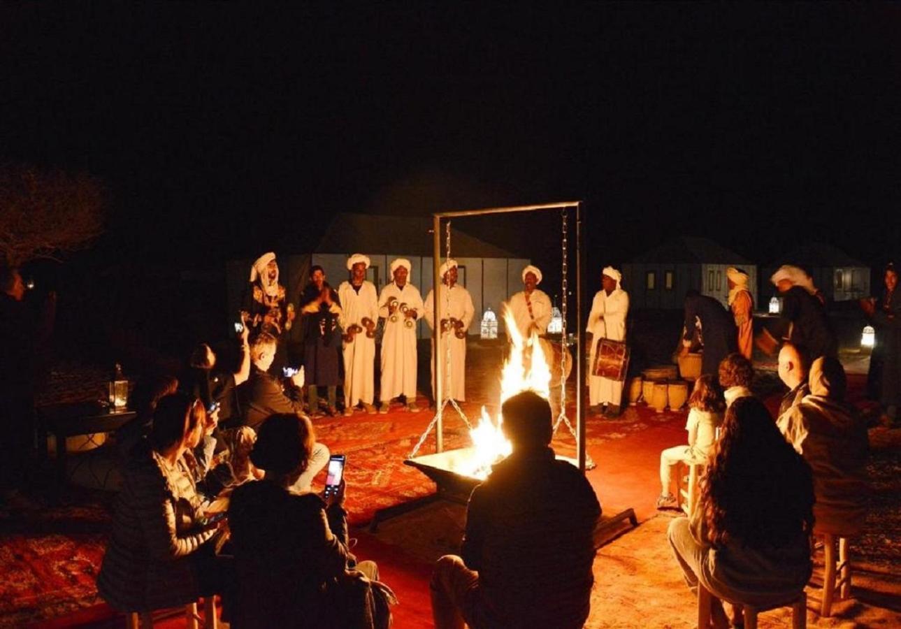 Готель Desert Luxury Tented & Activities Adrouine Екстер'єр фото